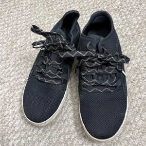 Sorel Out N About Sneakers. Waterproof. Black & Tan. Laces. Size 9